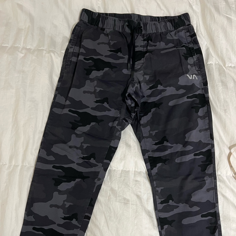 RVCA Black Camo Pants slim fit size M